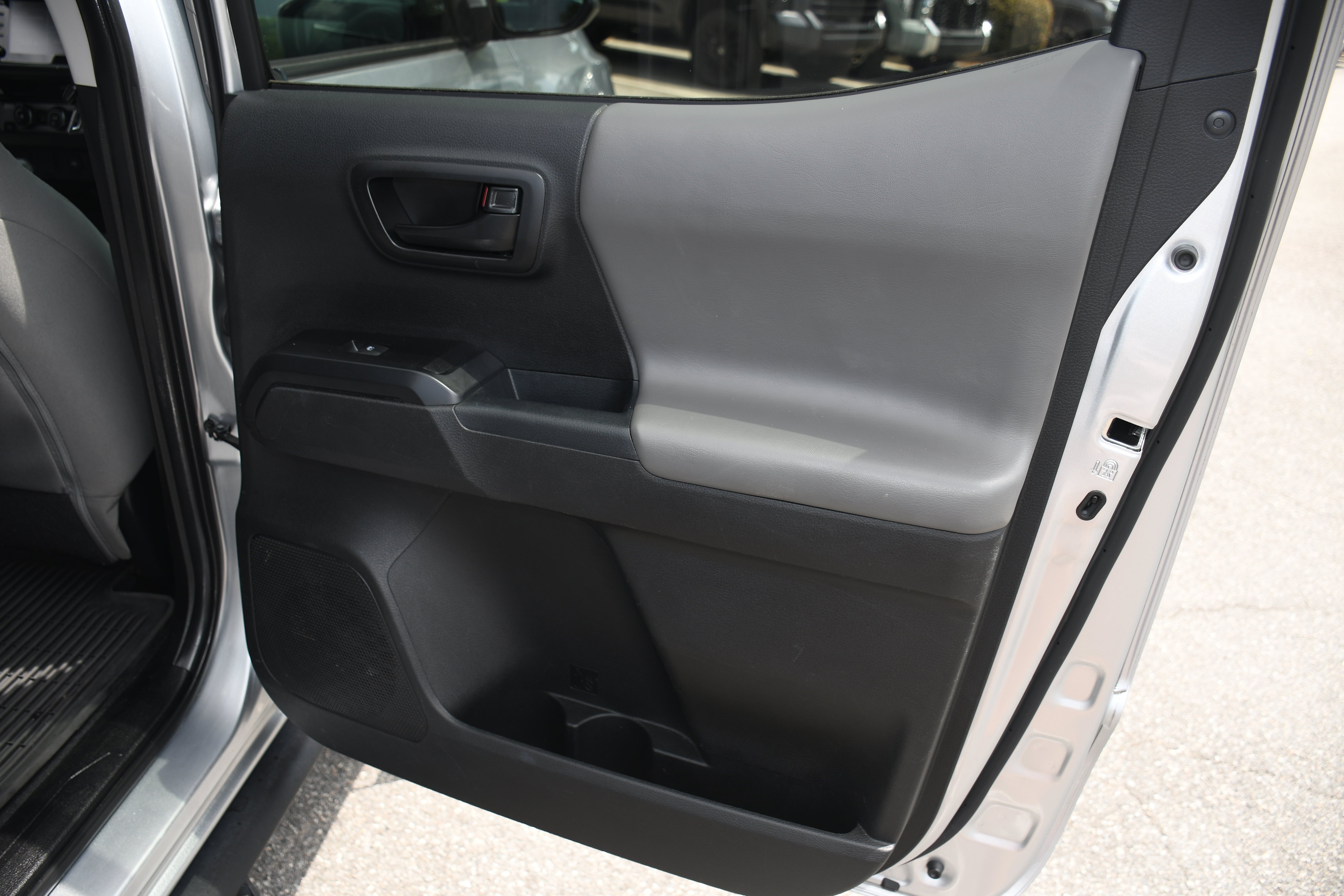 Used 2022 Silver Toyota SR image 17