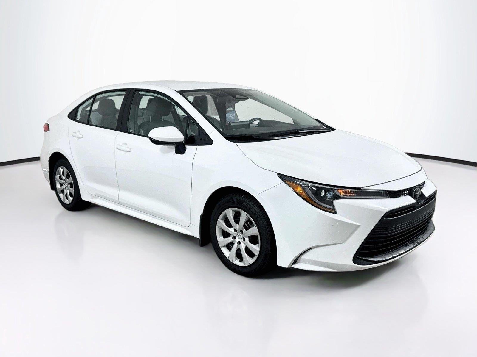 Used 2025 Ice Cap Toyota LE image 6