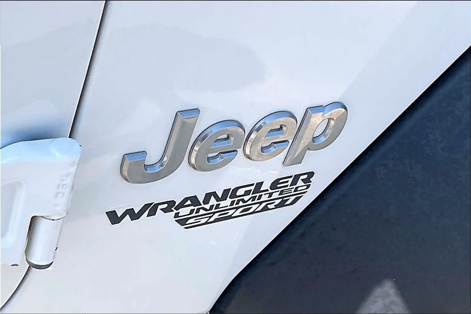 Used 2018 Bright White Clearcoat Jeep Sport S image 29