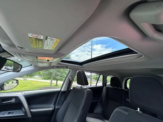 Used 2018 Gray Toyota XLE image 13