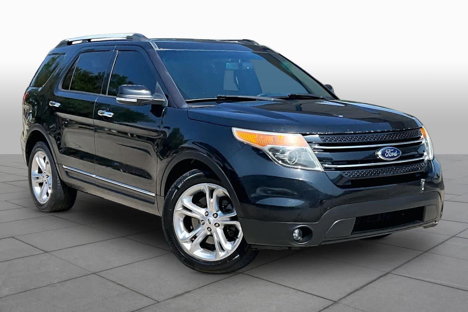 Used 2014 Tuxedo Black Metallic Ford Limited image 3