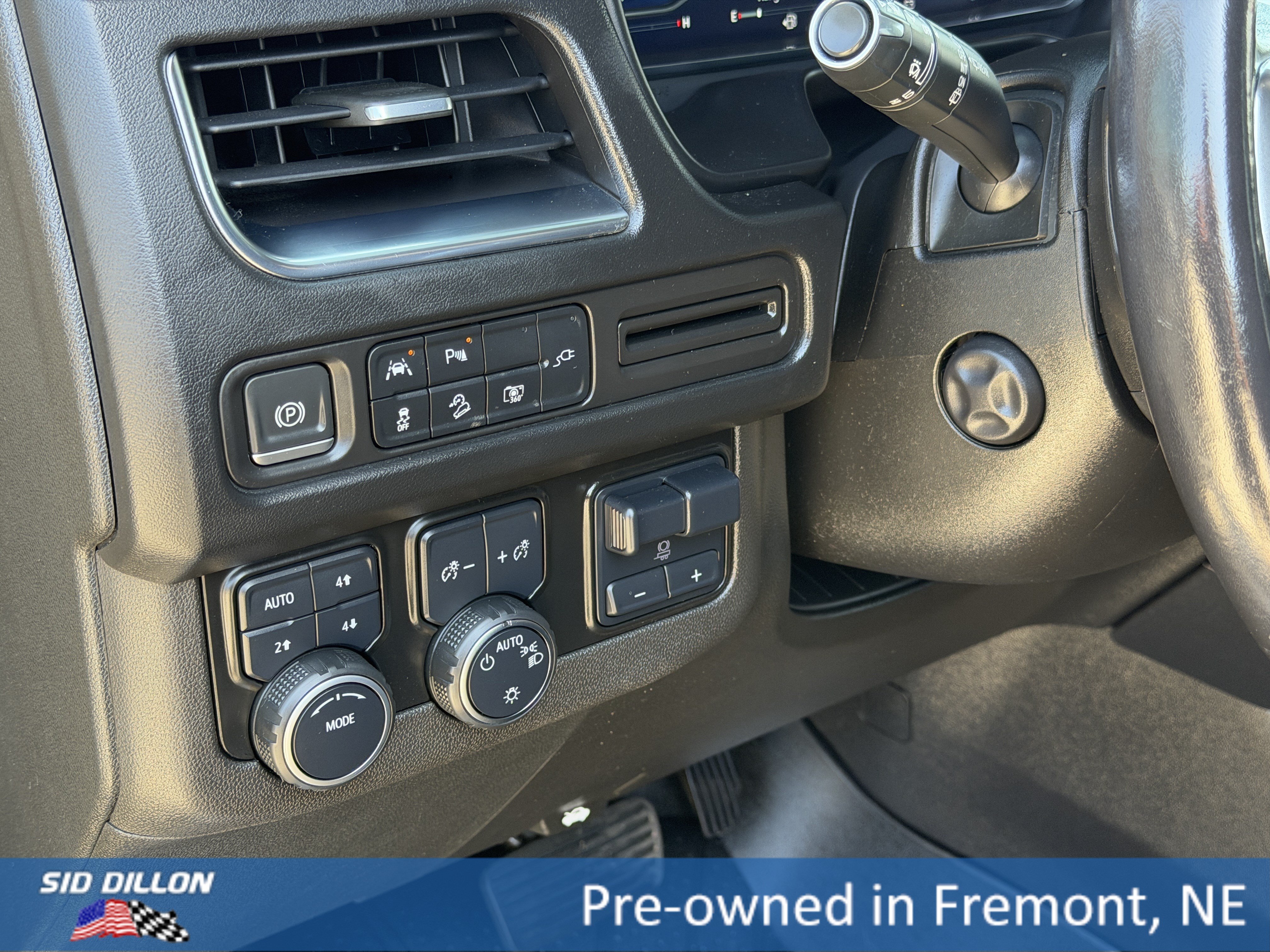 Used 2022 Black Chevrolet Z71 image 14