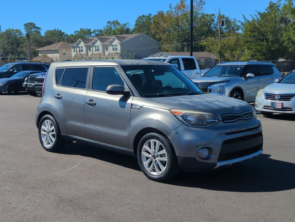 Used 2017 Gray Kia Plus image 9