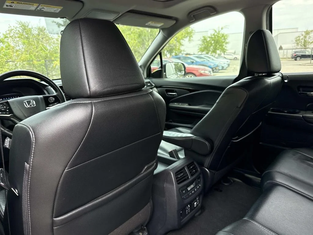 Used 2019  Honda Touring image 13