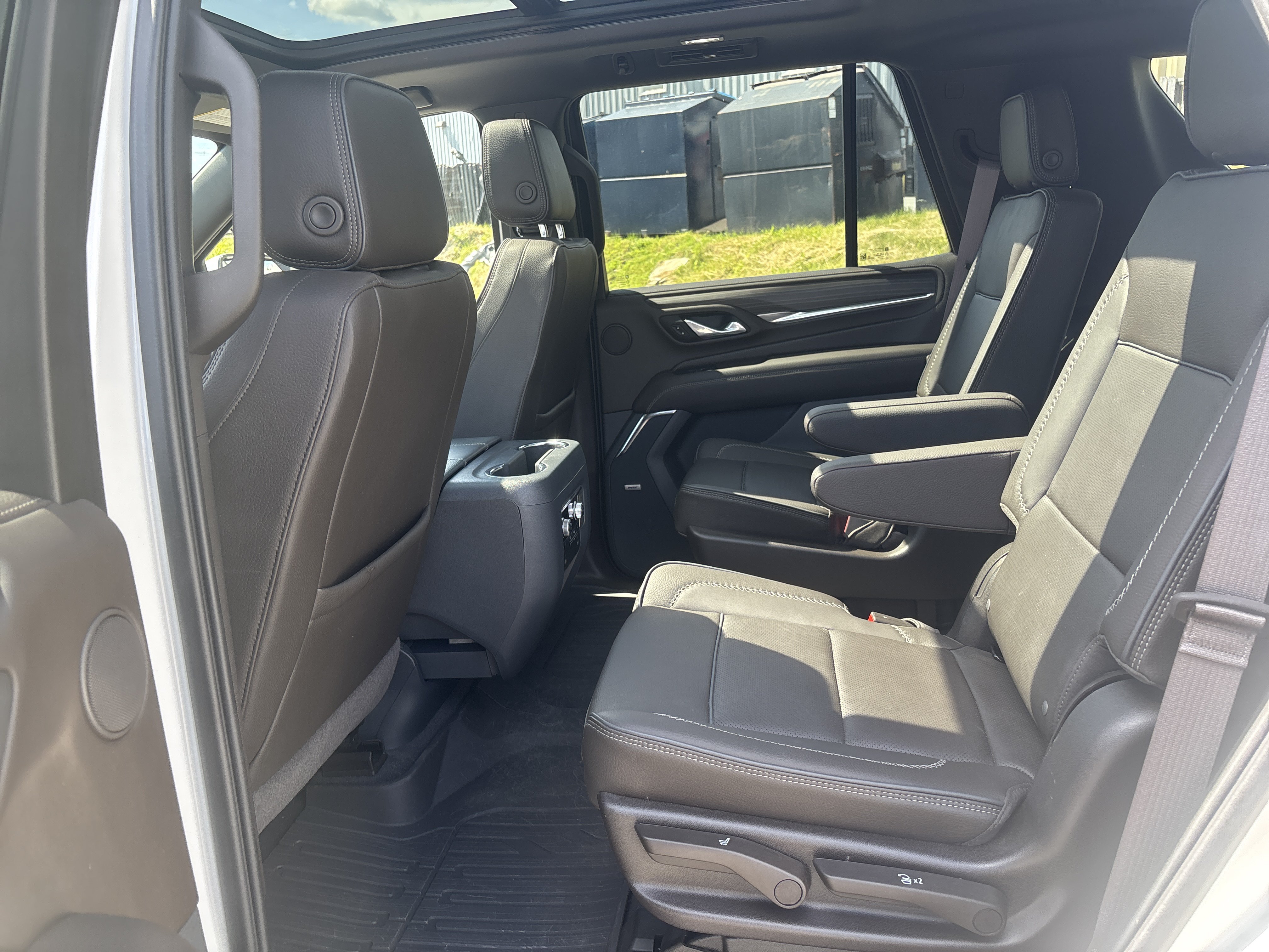 Used 2024 White Frost Tricoat GMC Denali image 12
