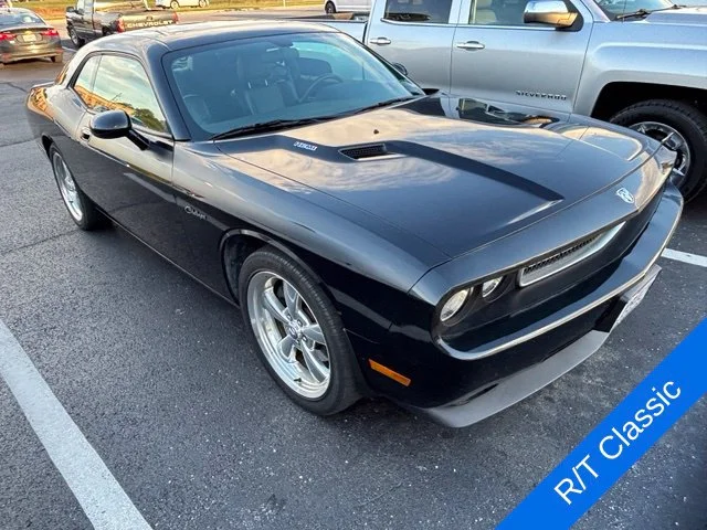 Used 2010 Brilliant Black Crystal Pearlcoat Dodge R/T image 3