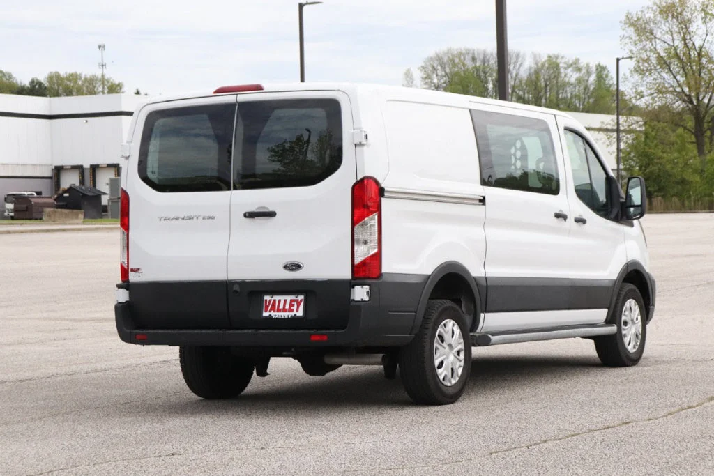 Used 2025 Oxford White Ford Base image 9