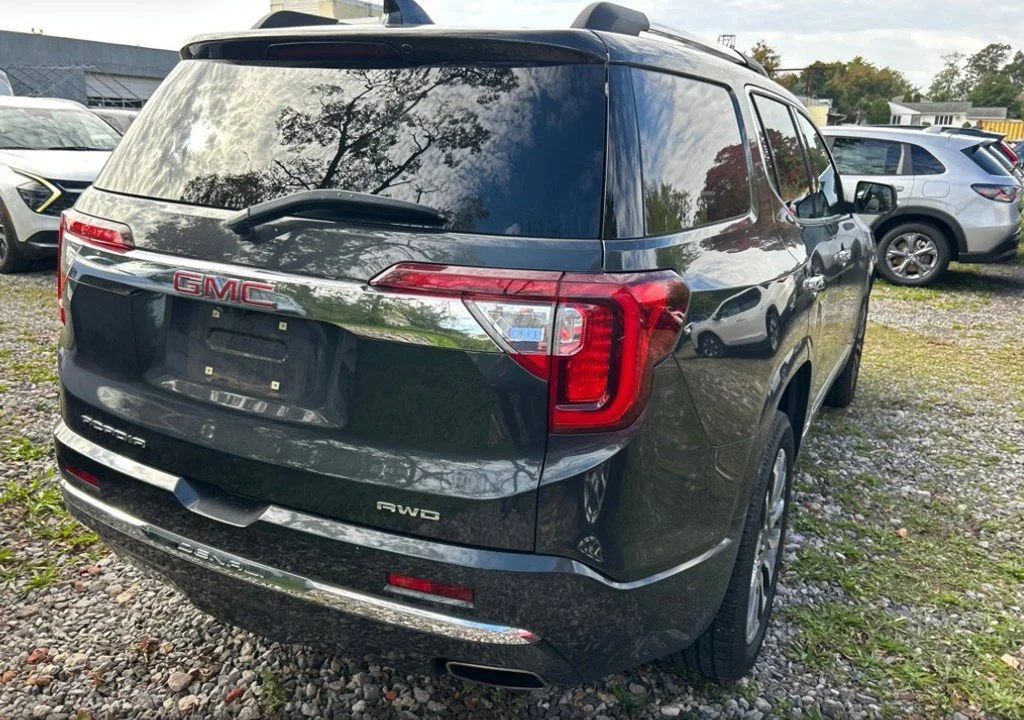 Used 2022 Green GMC Denali image 7