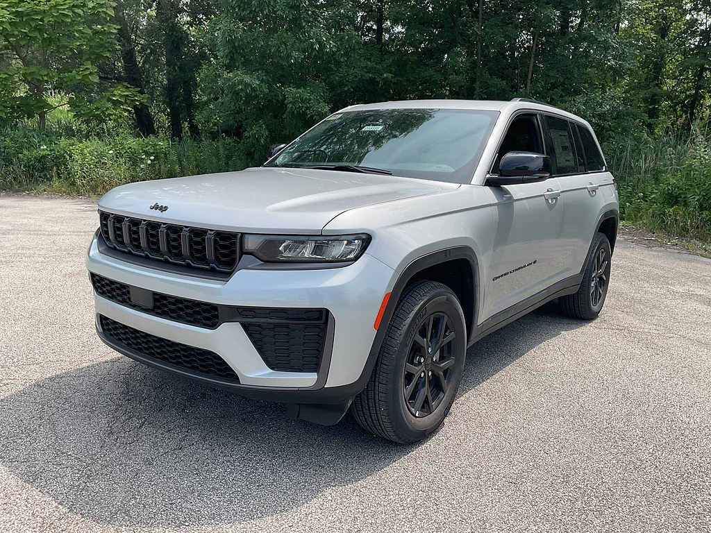 New 2026 Silver Zynith Jeep Altitude 4x4 image 3