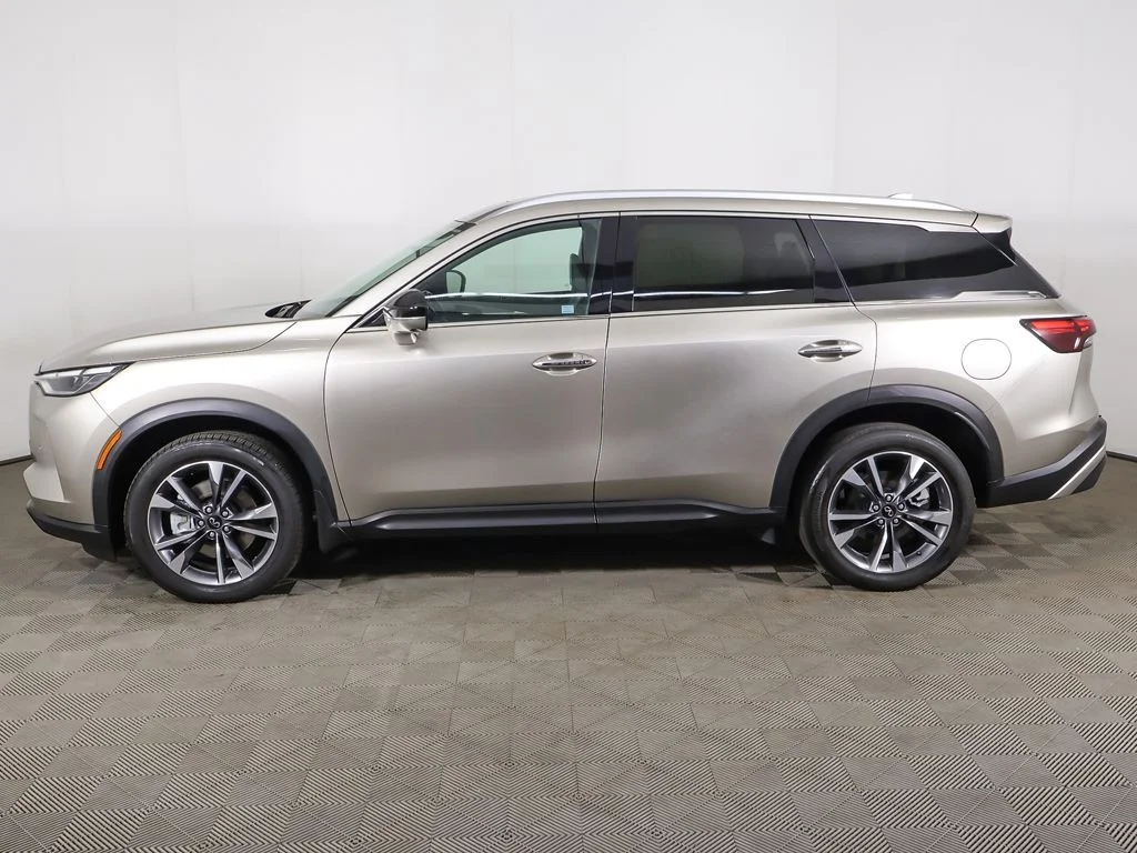 Used 2023 Titanium INFINITI LUXE image 20