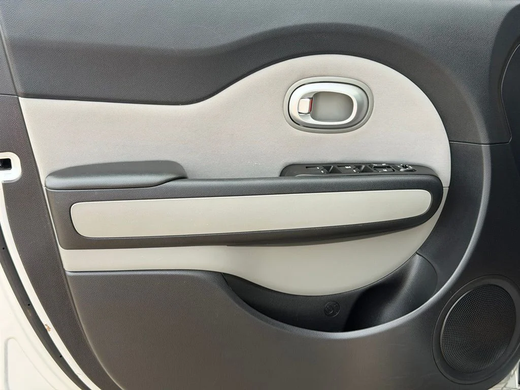 Used 2016 Silver Kia Base image 23