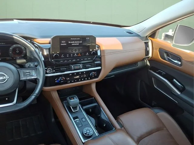Used 2024 White Nissan Platinum image 14