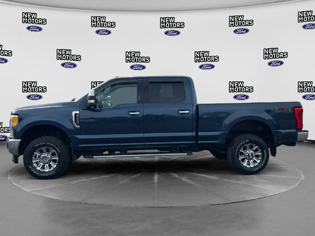Used 2017 Blue Ford XLT image 2