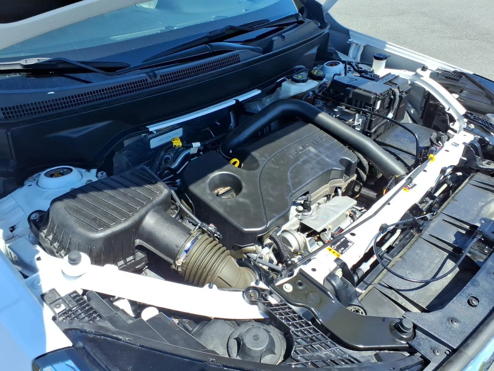 Used 2024 Summit White GMC SLE image 29
