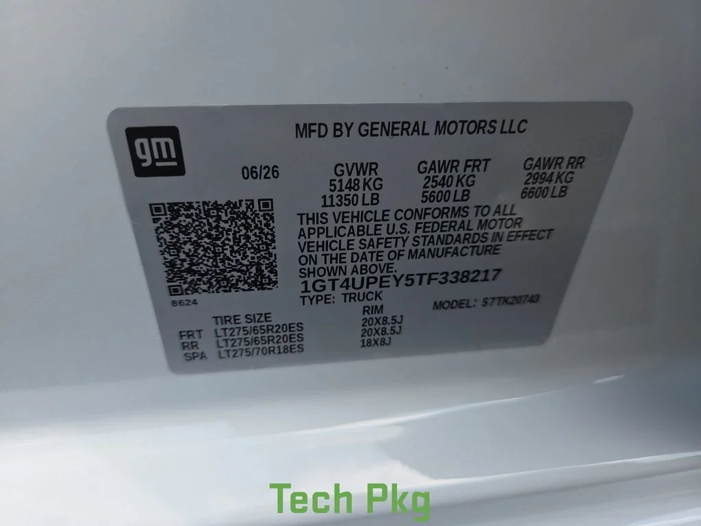 New 2026 White GMC AT4 image 19