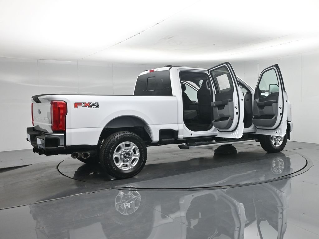 New 2026 Oxford White Ford XLT image 5