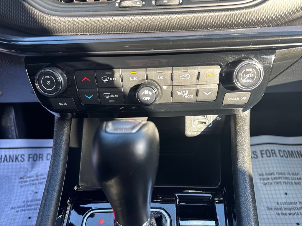 Used 2025 Black Jeep Latitude image 34