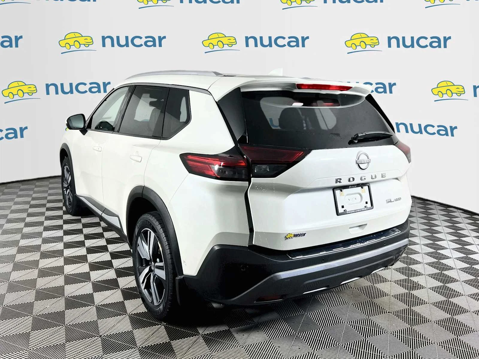 Used 2023 Pearl White Tricoat Nissan SL image 5