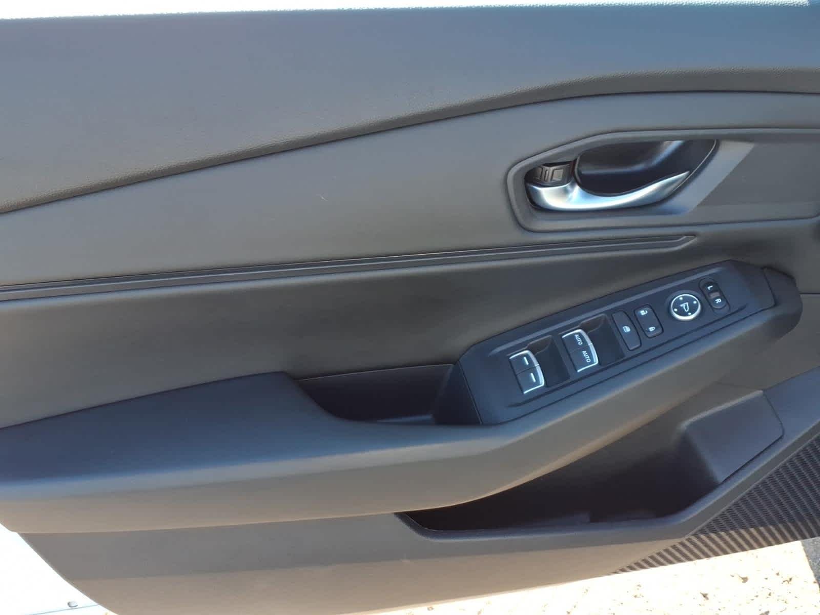2025 Honda Accord SE - Photo 17