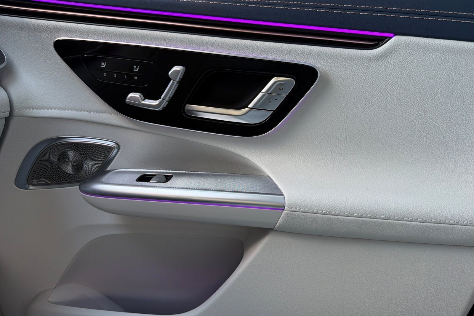 New 2027 MANUFAKTUR Alpine Grey Mercedes-Benz 320 SUV image 33