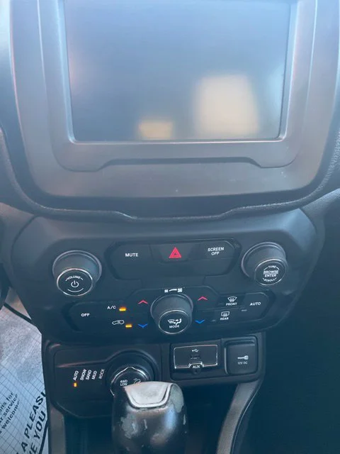 Used 2019 White Jeep Trailhawk image 14