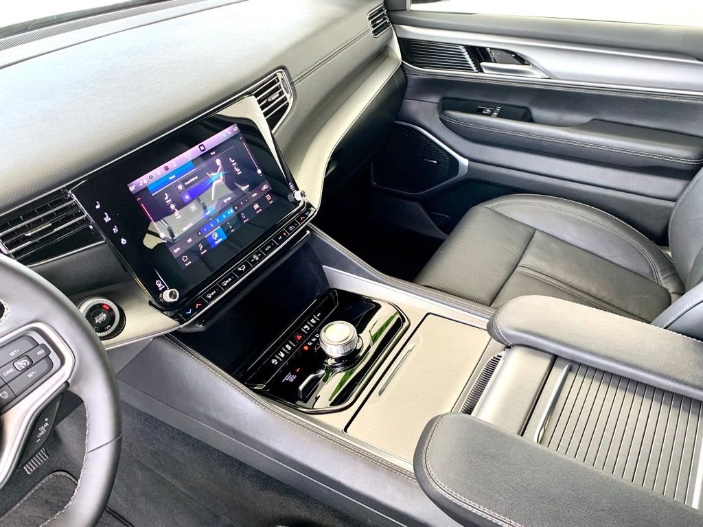 Used 2025 White Jeep Series II image 43