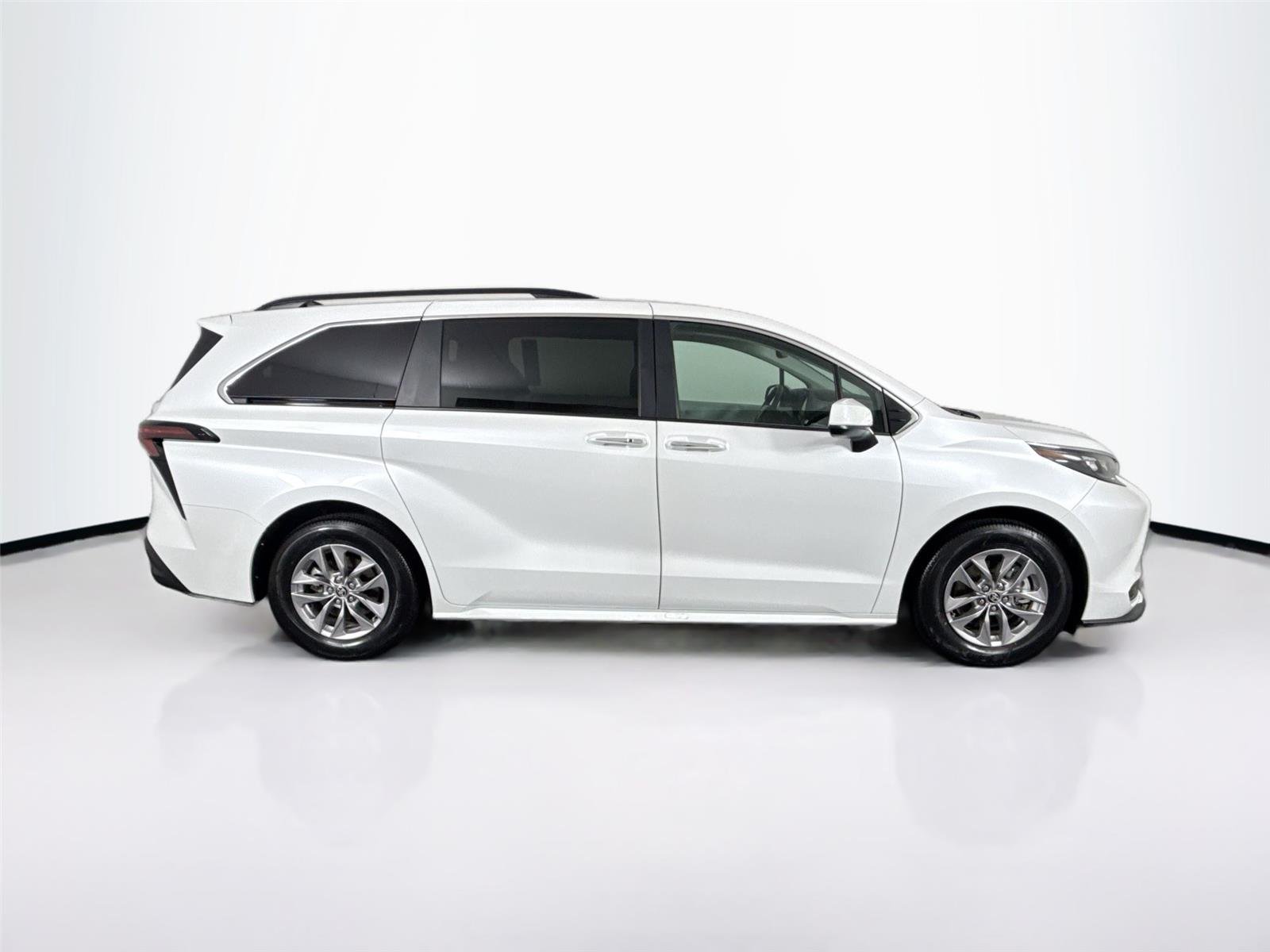 Used 2026 Wind Chill Pearl Toyota XLE 8-Passenger image 11