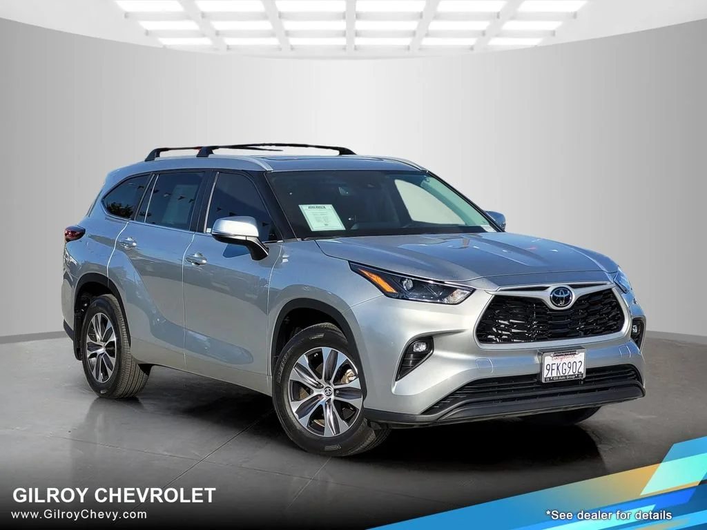 Used 2023  Toyota L image 1