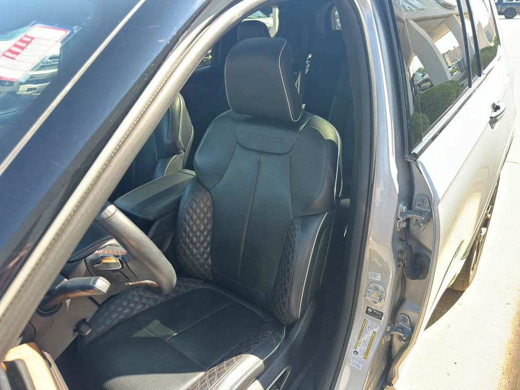 Used 2023 Black Clearcoat Jeep Summit Reserve image 22
