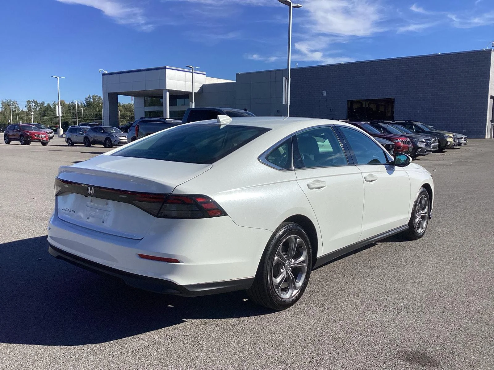 Used 2023 Platinum White Pearl Honda EX image 7