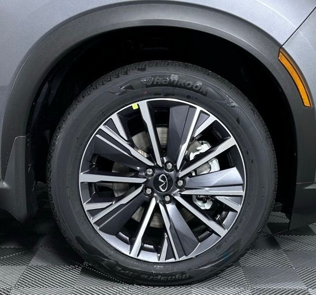 Certified Used 2026 Gray INFINITI LUXE image 9