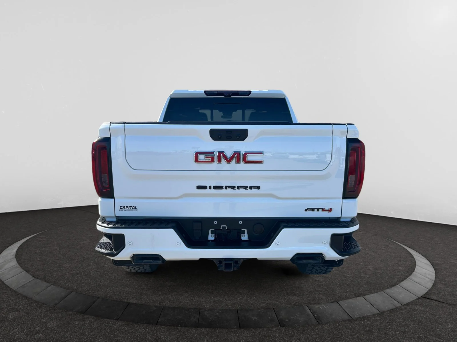 Used 2022 White GMC AT4 Crew Cab image 4