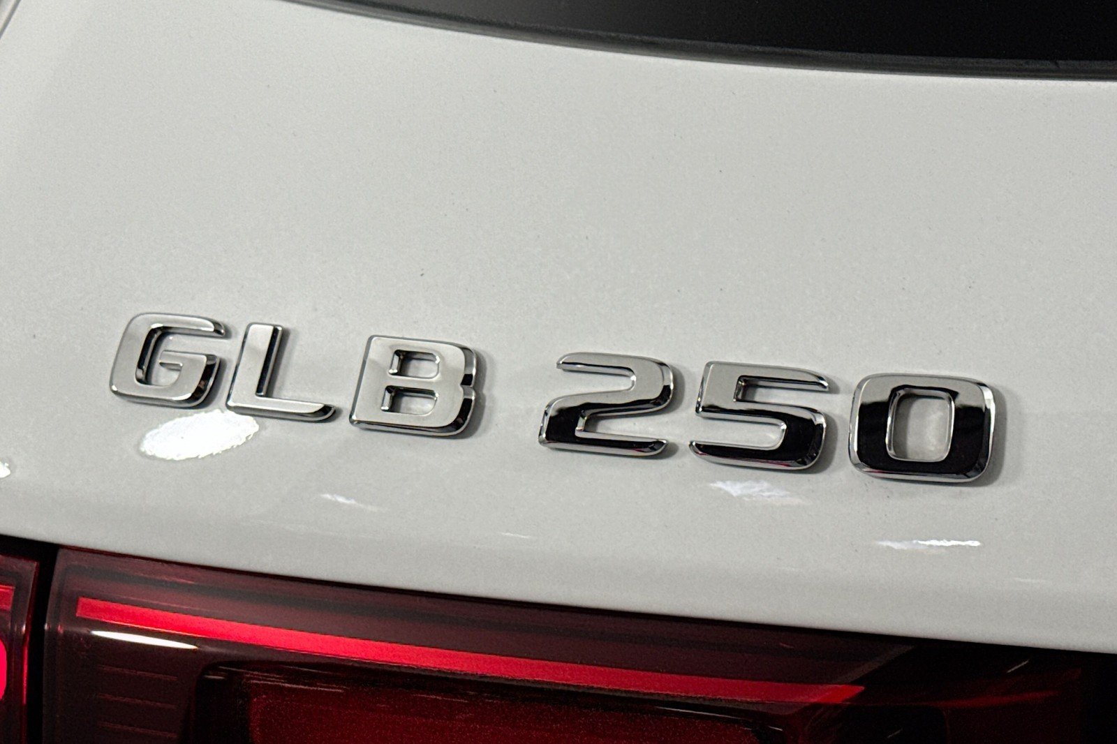 New 2026 Polar White Mercedes-Benz GLB 250 SUV image 8