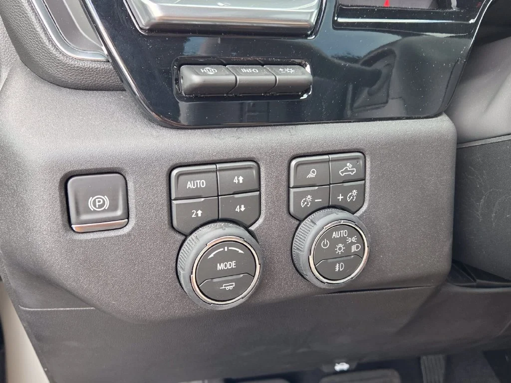 Used 2026 White Sands Chevrolet High Country image 28