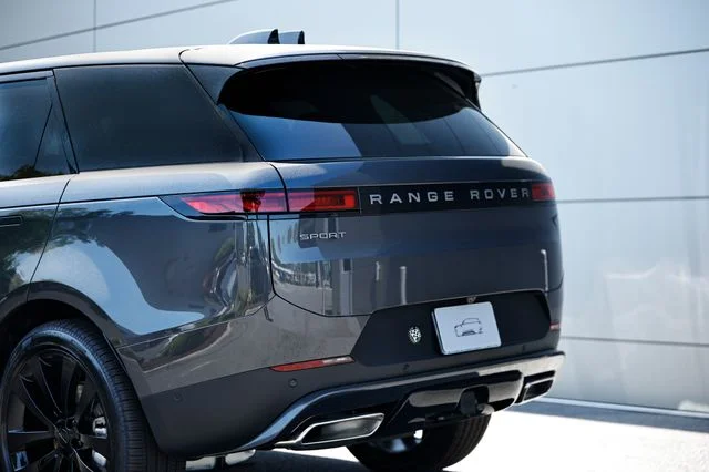 New 2026 Carpathian Grey Land Rover SE image 8