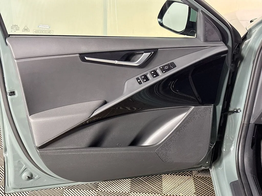 Used 2024 Green Kia Wind image 10