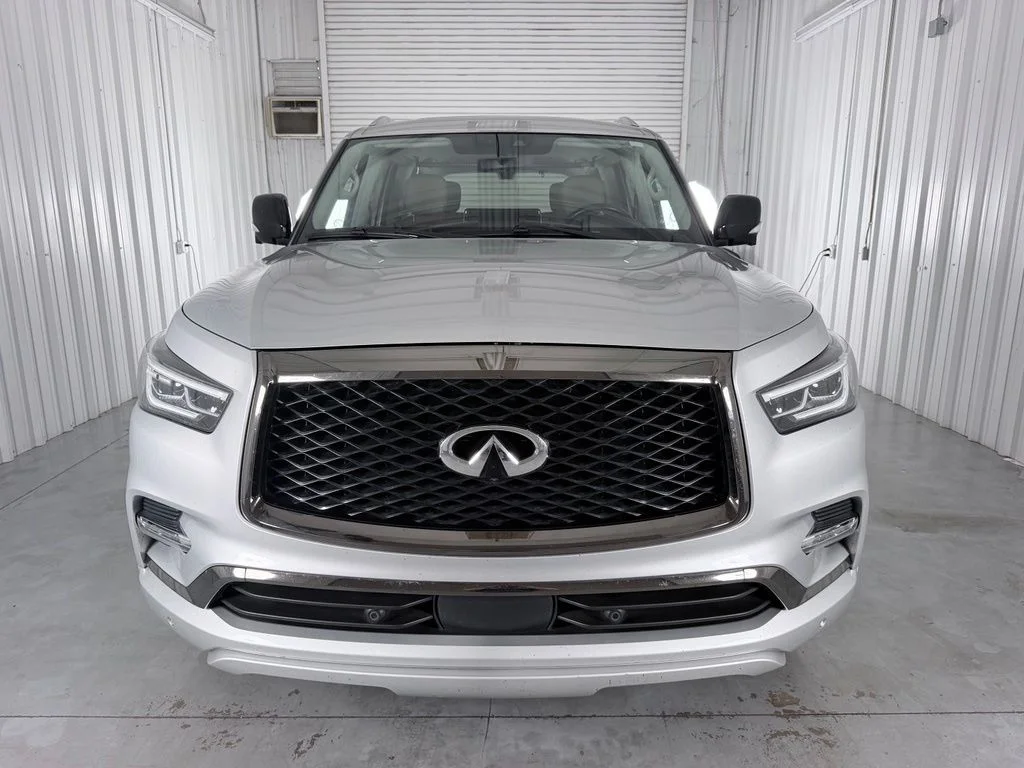 Used 2023 Silver INFINITI Premium Select image 2