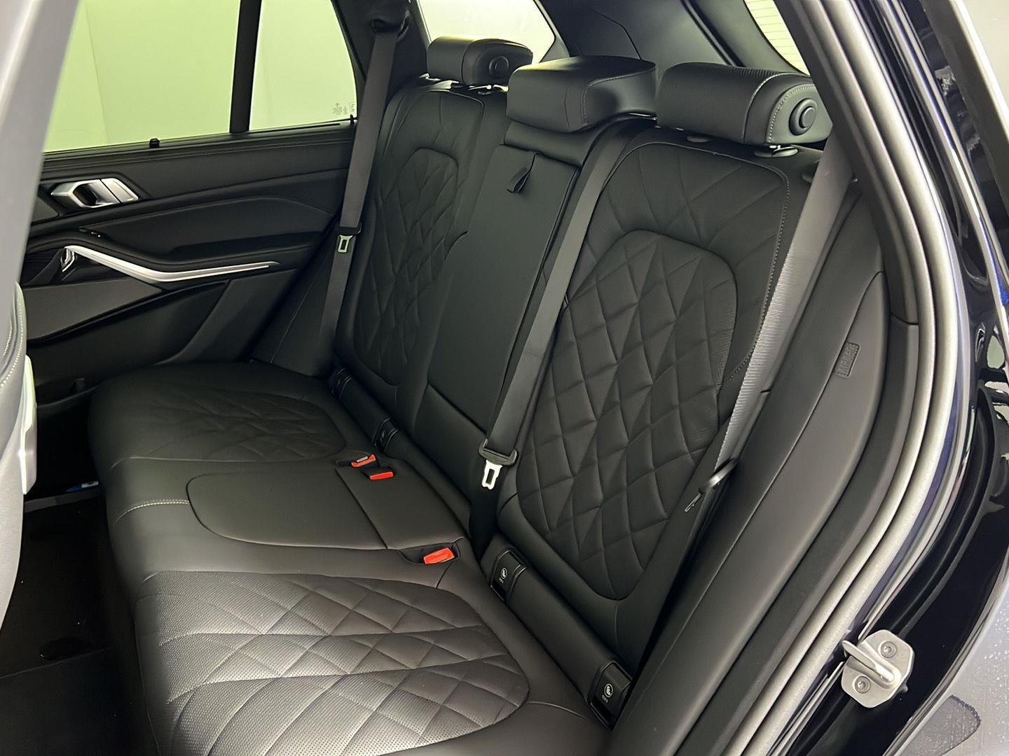 New 2026 Carbon Black Metallic BMW xDrive40i image 21