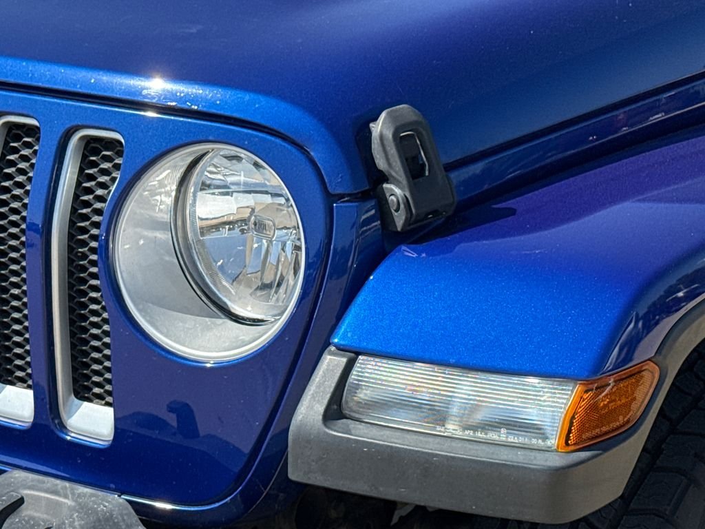 Used 2018 Blue Jeep Unlimited Sahara image 4