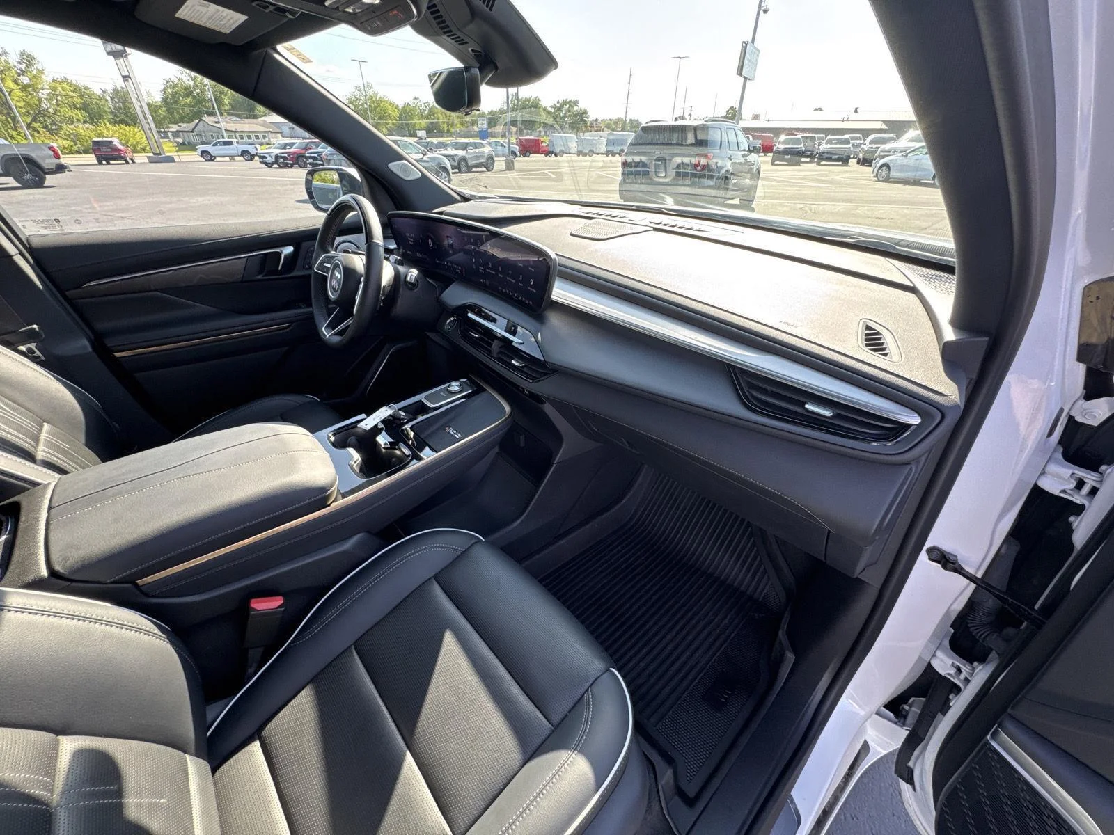 Used 2025 White Frost Tricoat Buick Avenir image 20