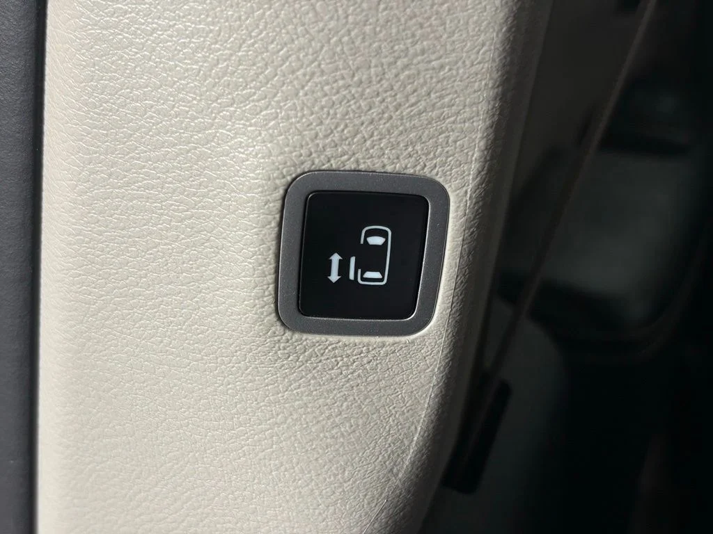 Used 2023 Black Chrysler Touring L image 35