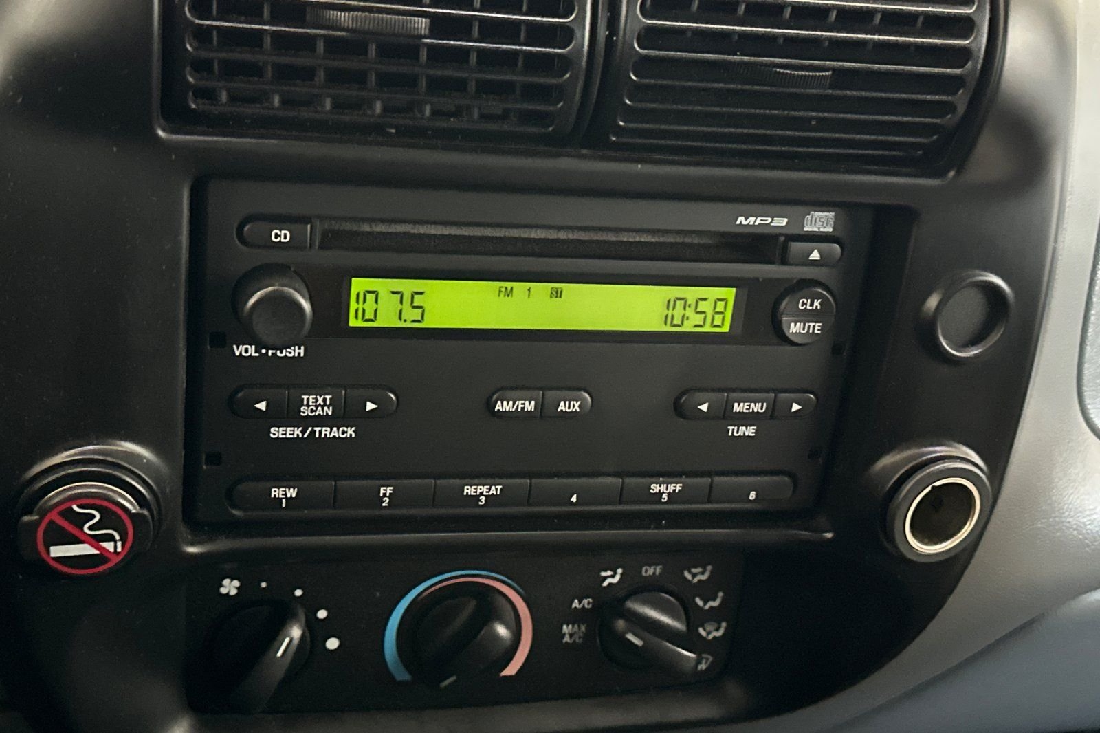 Used 2009 Silver Ford  image 15