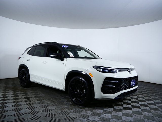 2025 Volkswagen Tiguan SE R-Line Black