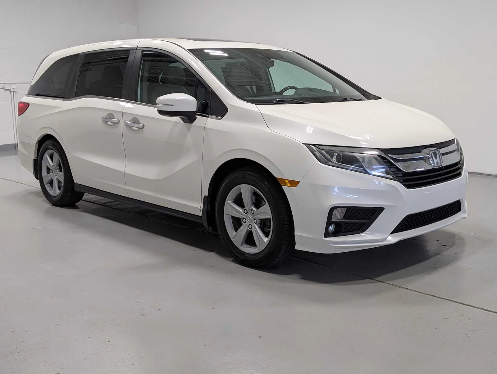 Used 2019 White Diamond Pearl Honda EX-L image 6