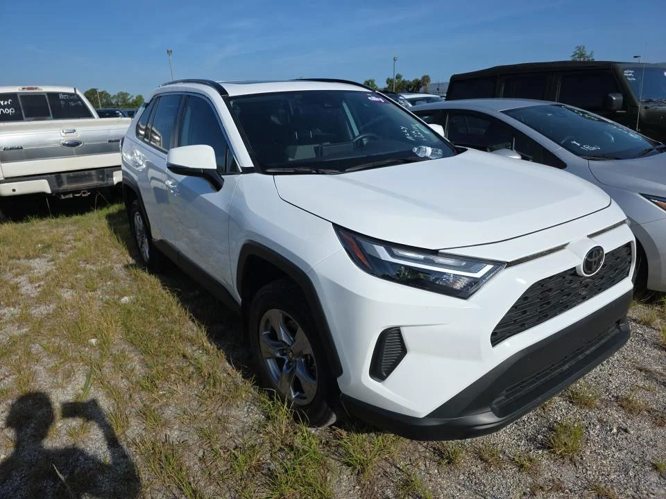 Used 2025 White Toyota XLE image 2