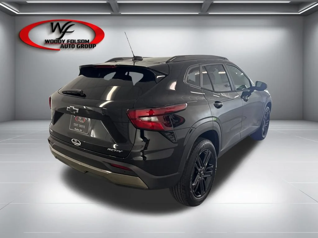 New 2026 Mosaic Black Metallic Chevrolet ACTIV image 6