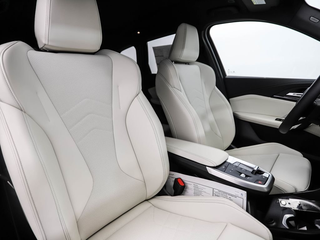 Used 2026 White Metallic BMW xDrive28i image 33