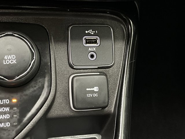 Used 2019 Laser Blue Pearlcoat Jeep Limited image 22