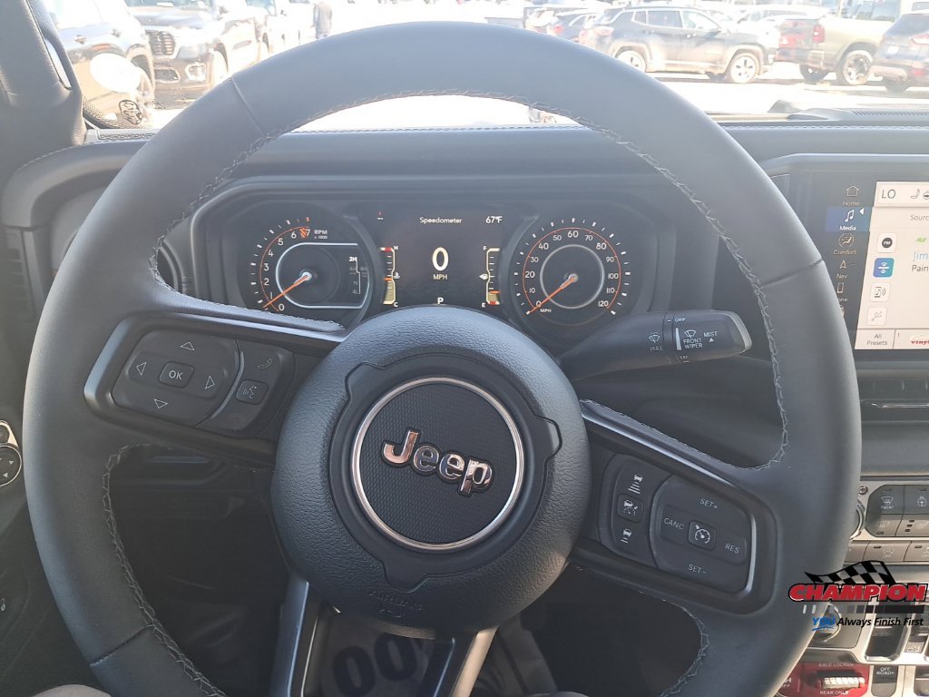 Used 2025 Gray Jeep Mojave image 28