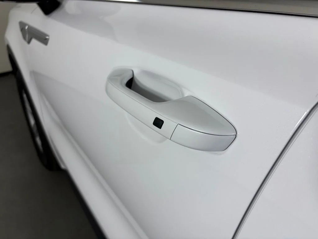 New 2026 Glacial White Pearl Kia LX image 12